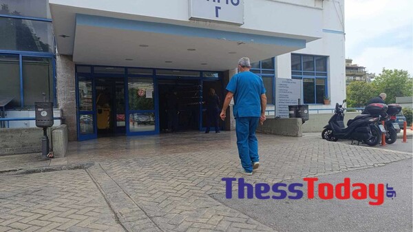 Θεσσαλονίκη: Αυτοκίνητο μπήκε μέσα στη τζαμαρία του Ιπποκράτειου