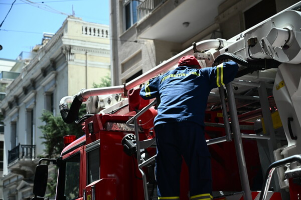 Φωτιά σε διαμέρισμα στο κέντρο της Αθήνας