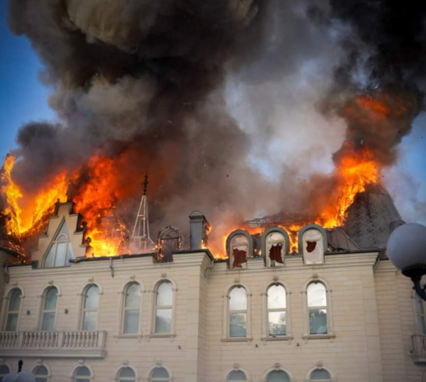 Ουκρανία: Στις φλόγες το εμβληματικό «κάστρο του Χάρι Πότερ» μετά από ρωσική επίθεση
