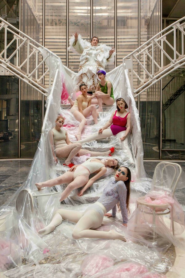 Ψιλικά: Μια site specific performance από την ομάδα "Στέρεο Νερό" της χορογράφου Εύης Σούλη