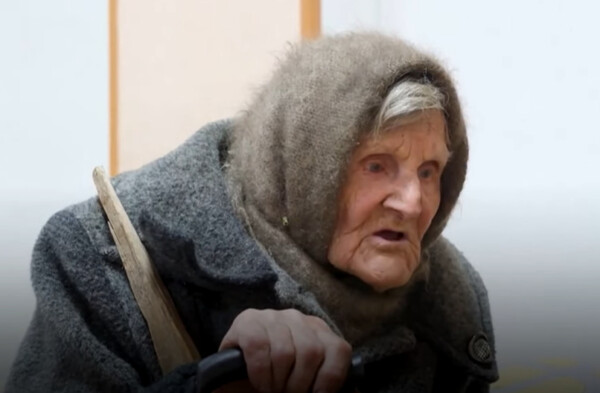 Ουκρανία: Μια 97χρονη πρόσφυγας διηγείται πώς εγκατέλειψε το σπίτι της για να σωθεί