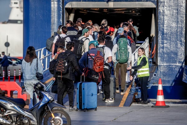 Πάσχα 2024: Η μεγαλύτερη έξοδος μετά τον κορωνοϊό - Πάνω από 425.000 οχήματα έφυγαν από την Αττική