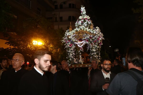 Θεσσαλονίκη: Πέντε Επιτάφιοι στην πλατεία Αριστοτέλους για πρώτη φορά