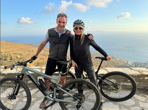 Κυριάκος Μητσοτάκης: Ποδηλασία με τη σύζυγό του μετά το πασχαλινό τραπέζι