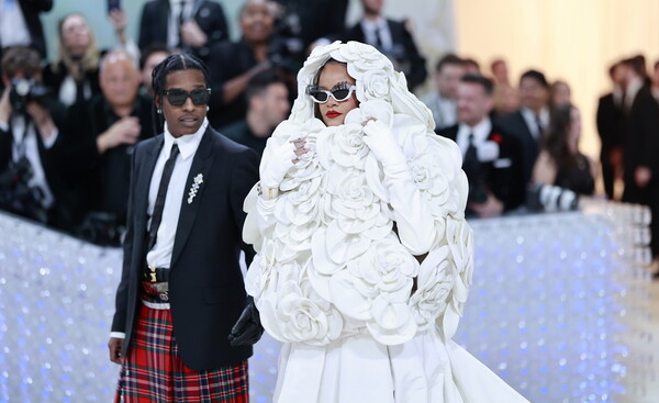 Met Gala: Οι «Ωραίες Κοιμωμένες», το «Garden of Time» και ο «δράκος» του TikTok