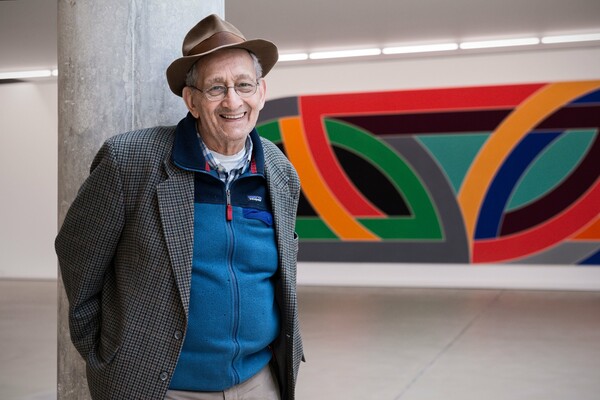 Πέθανε σε ηλικία 87 ετών ο εξέχων εικαστικός Frank Stella, λάτρης της αφηρημένης αφήγησης