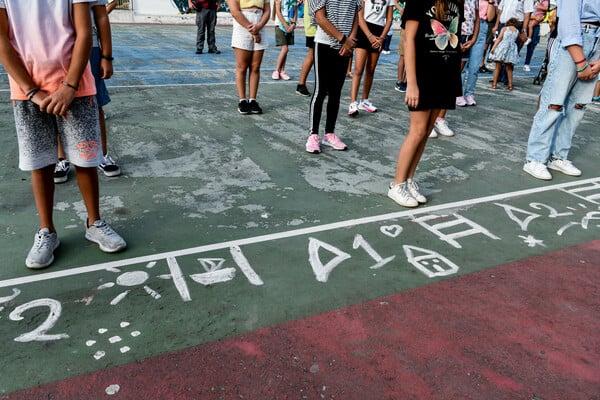 «Δάσκαλοι στα κάγκελα»: Γιατί είναι τόσο πολλά τα προβλήματα στα δημοτικά σχολεία;