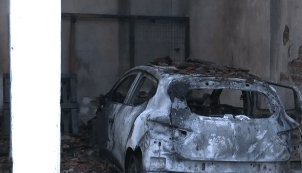 Θεσσαλονίκη: Τρία αυτοκίνητα και ένα σπίτι κάηκαν τα ξημερώματα στον Λαγκαδά