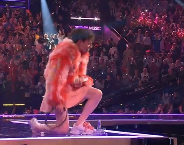 Eurovision 2024: Έσπασε το τρόπαιο και τραυματίστηκε το Nemo - Και η Eurovision θέλει φτιάξιμο, δήλωσε