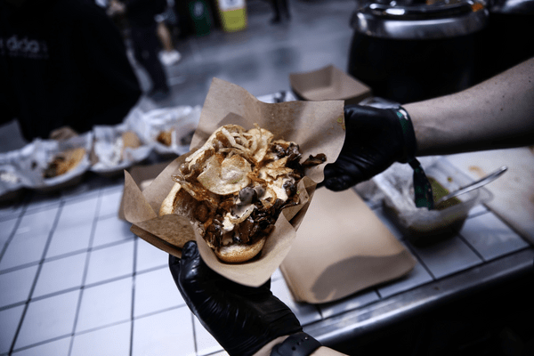 Γαμοπίλαφο με yuzu, mushroom melt και μπέργκερ με μαγιονέζα τηγανητού αυγού στο Athens Street Food Festival