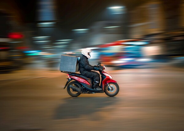Εύβοια: Γυναίκα καταγγέλλει ότι της στέλνουν καθημερινά delivery εδώ και τρεις μήνες που δεν έχει παραγγείλει