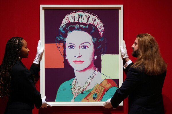 Βρετανία: Έκθεση με πορτρέτα της βασιλικής οικογένειας των τελευταίων 100 ετών