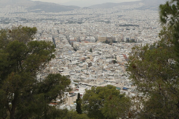 Εικόνες από το νέο κύμα αφρικανική σκόνης στην Αθήνα