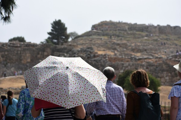 «Κοκτέιλ» αφρικανικής σκόνης και ζέστης: Ξεπέρασαν τα 30άρια πάνω από 100 περιοχές