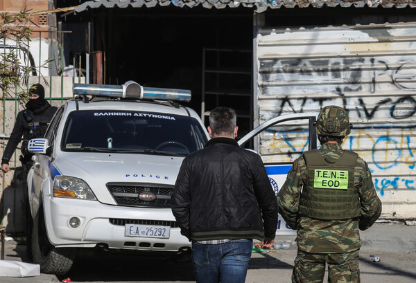 Έκρηξη χειροβομβίδας στην Αγία Βαρβάρα