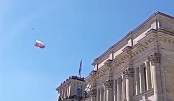 Γερμανία: Ουκρανός πέταξε drone με ρωσική σημαία πάνω από τη Bundestag