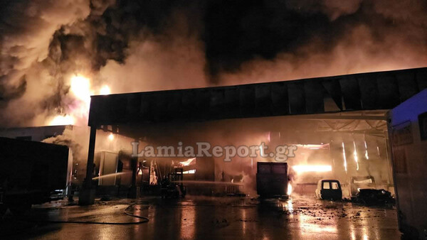Λαμία: Εικόνες από το καμένο εργοστάσιο της εταιρείας που είχε εμπλακεί στην υπόθεση τροφικής δηλητηρίασης μαθητών