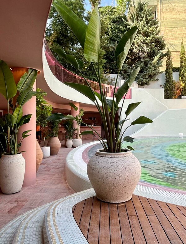 Το Semiramis καλωσορίζει το καλοκαίρι 2024 με το opening της ανανεωμένης πισίνας του