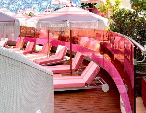 Το Semiramis καλωσορίζει το καλοκαίρι 2024 με το opening της ανανεωμένης πισίνας του