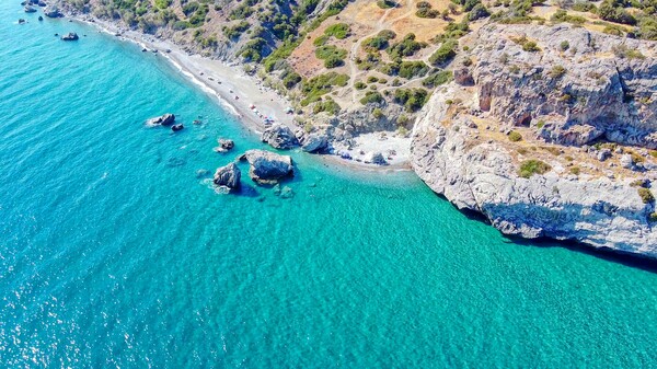 Η σχέση των Ελλήνων με το Airbnb: Οι προορισμοί που προτιμούν και γιατί επιλέγουν την κατηγορία Play