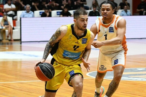 Ο Βασίλης Τολιόπουλος με το buzzer beater τρίποντο της χρονιάς έστειλε τον Άρη στα ημιτελικά