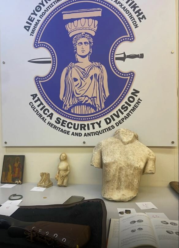 Σπάνιο νόμισμα και κορμό κούρου ανυπολόγιστης αξίας επιχειρούσαν να πουλήσουν αρχαιοκάπηλοι