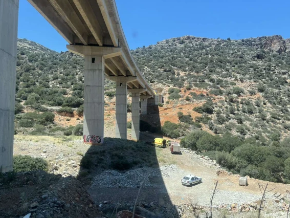 Ηράκλειο: «Μου το έλεγε συνέχεια ότι δεχόταν μπούλινγκ»- Μαρτυρίες και σενάρια για την πτώση της 17χρονης από τη γέφυρα