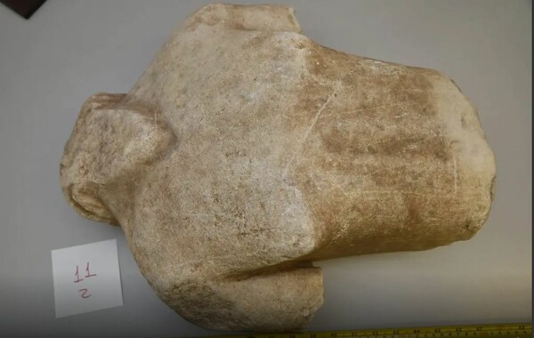 Σπάνιο νόμισμα και κορμό κούρου ανυπολόγιστης αξίας επιχειρούσαν να πουλήσουν αρχαιοκάπηλοι