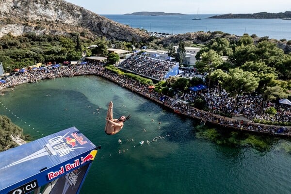 Red Bull Cliff Diving: Αθλητικό υπερθέαμα στη Λίμνη Βουλιαγμένη