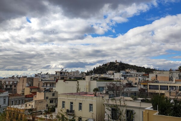 Καιρός: Βροχές, καταιγίδες αλλά και αφρικανική σκόνη σήμερα