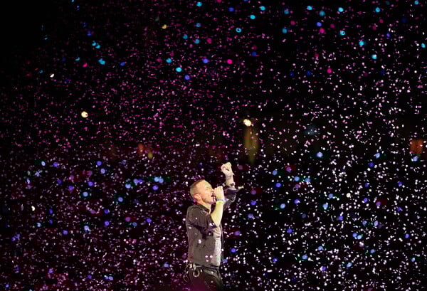Οι Coldplay έρχονται «οικολογικά»: Κατά 59% μικρότερο το αποτύπωμα άνθρακα της περιοδείας τους