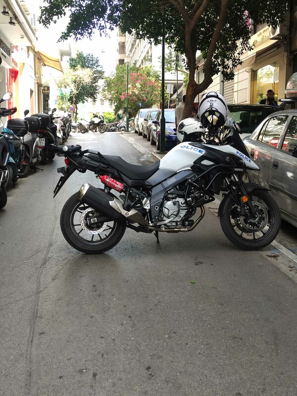 Ύποπτη βαλίτσα στην Αθήνα - Κλειστοί δρόμοι στο Σύνταγμα