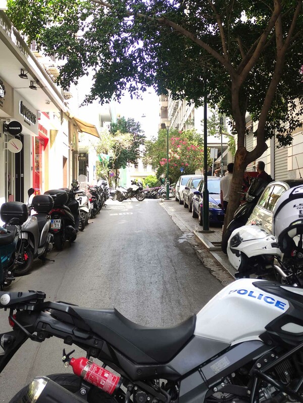 Ύποπτη βαλίτσα στην Αθήνα - Κλειστοί δρόμοι στο Σύνταγμα