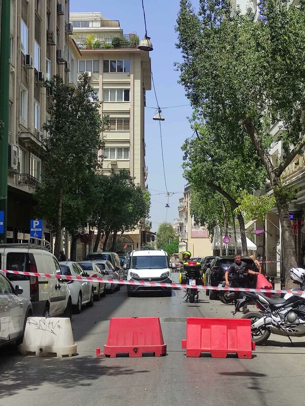 Ύποπτη βαλίτσα στην Αθήνα - Κλειστοί δρόμοι στο Σύνταγμα