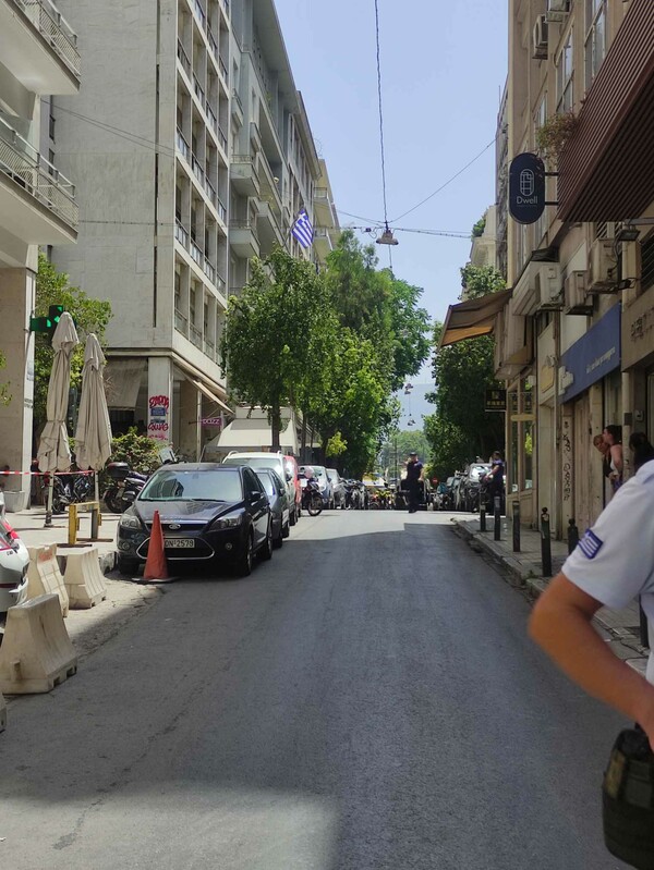 Ύποπτη βαλίτσα στην Αθήνα - Κλειστοί δρόμοι στο Σύνταγμα