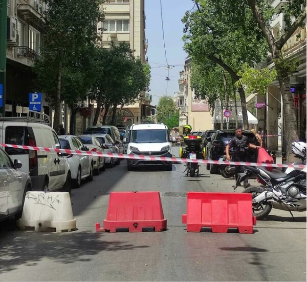 Σύνταγμα: Ελεγχόμενη έκρηξη στην «ύποπτη» βαλίτσα