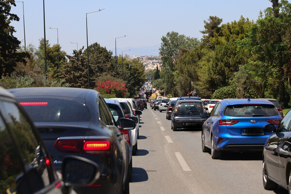 Κίνηση τώρα: Μεγάλες καθυστερήσεις στην Λ. Ποσειδώνος