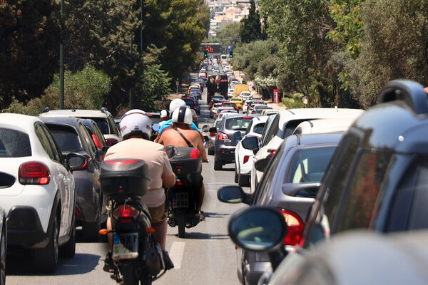 Κίνηση τώρα: Μεγάλες καθυστερήσεις στην Λ. Ποσειδώνος
