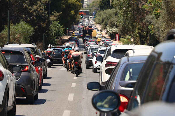 Κίνηση τώρα: Μεγάλες καθυστερήσεις στην Λ. Ποσειδώνος