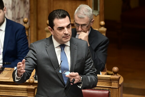 Δεξιοί εναντίον κεντρώων