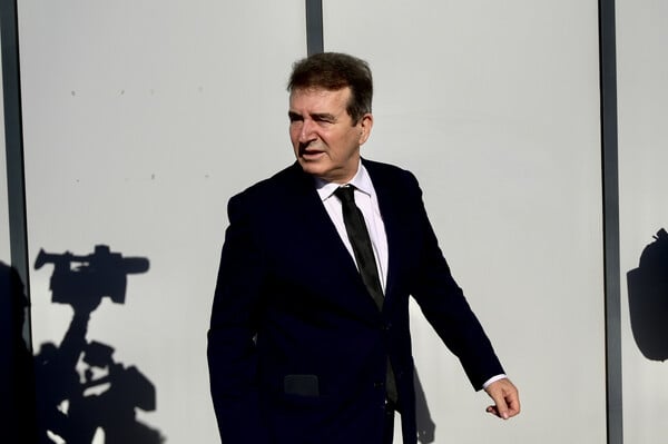 Δεξιοί εναντίον κεντρώων