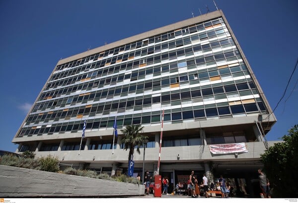 Καύσωνας: Λιποθύμησε φοιτητής την ώρα της εξεταστικής στη Νομική του ΑΠΘ 
