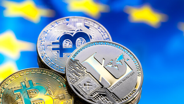 Θεσσαλονίκη: 55χρονη μετέφερε σε απατεώνα σχεδόν 100.000 ευρώ για να τα επενδύσει σε κρυπτονομίσματα
