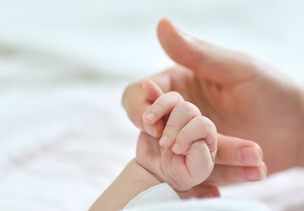 Γέννησε η πρώτη γυναίκα στην Ελλάδα μετά από μεταμόσχευση ωοθηκών	