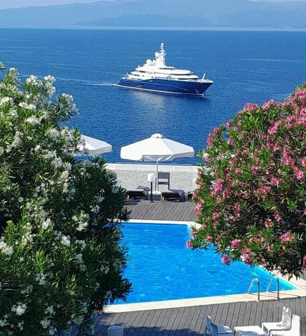 Στη Σκιάθο ο σεΐχης του Κατάρ με την πολυτελή θαλαμηγό Al Mirqab