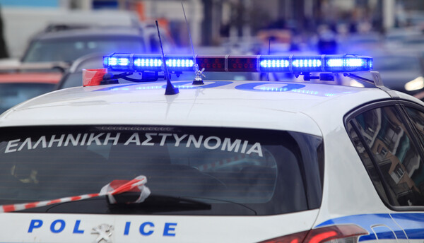 Βίντεο - ντοκουμέντο από ληστεία σε κατάστημα εμπορίας κινητής τηλεφωνίας στο κέντρο της Αθήνας