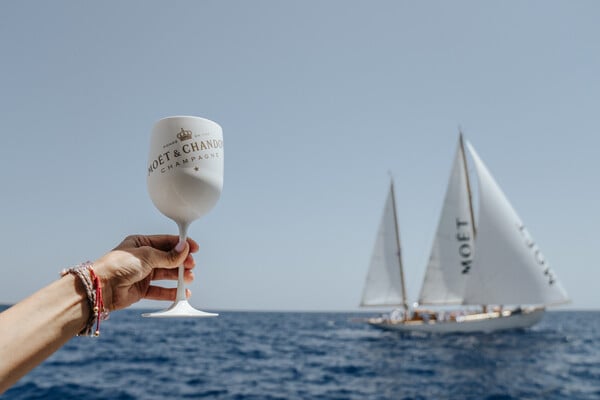 Spetses Classic Yacht Regatta 2024: Η Moët & Chandon Χρυσός Χορηγός του κορυφαίου Διεθνή Αγώνα Ιστιοπλοΐας