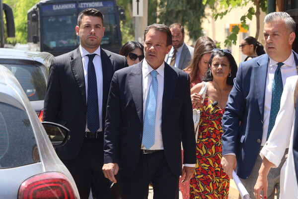  Σοφία Πολυζωγοπούλου: Μήνυση από τη σύζυγο του Απόστολου Λύτρα στον ίδιο και στην πρώην σύζυγό του