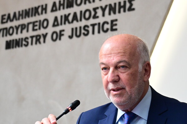 Φλωρίδης για ενδοοικογενειακή βία: Κανόνας πλέον η προσωρινή κράτηση των δραστών