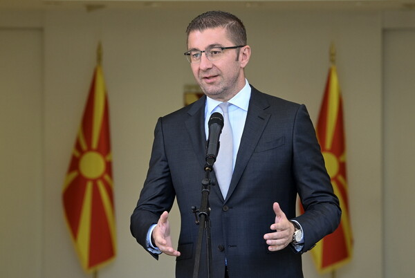 Βόρεια Μακεδονία: Ο εν αναμονή πρωθυπουργός αποκαλεί ασταμάτητα τη χώρα «Μακεδονία»